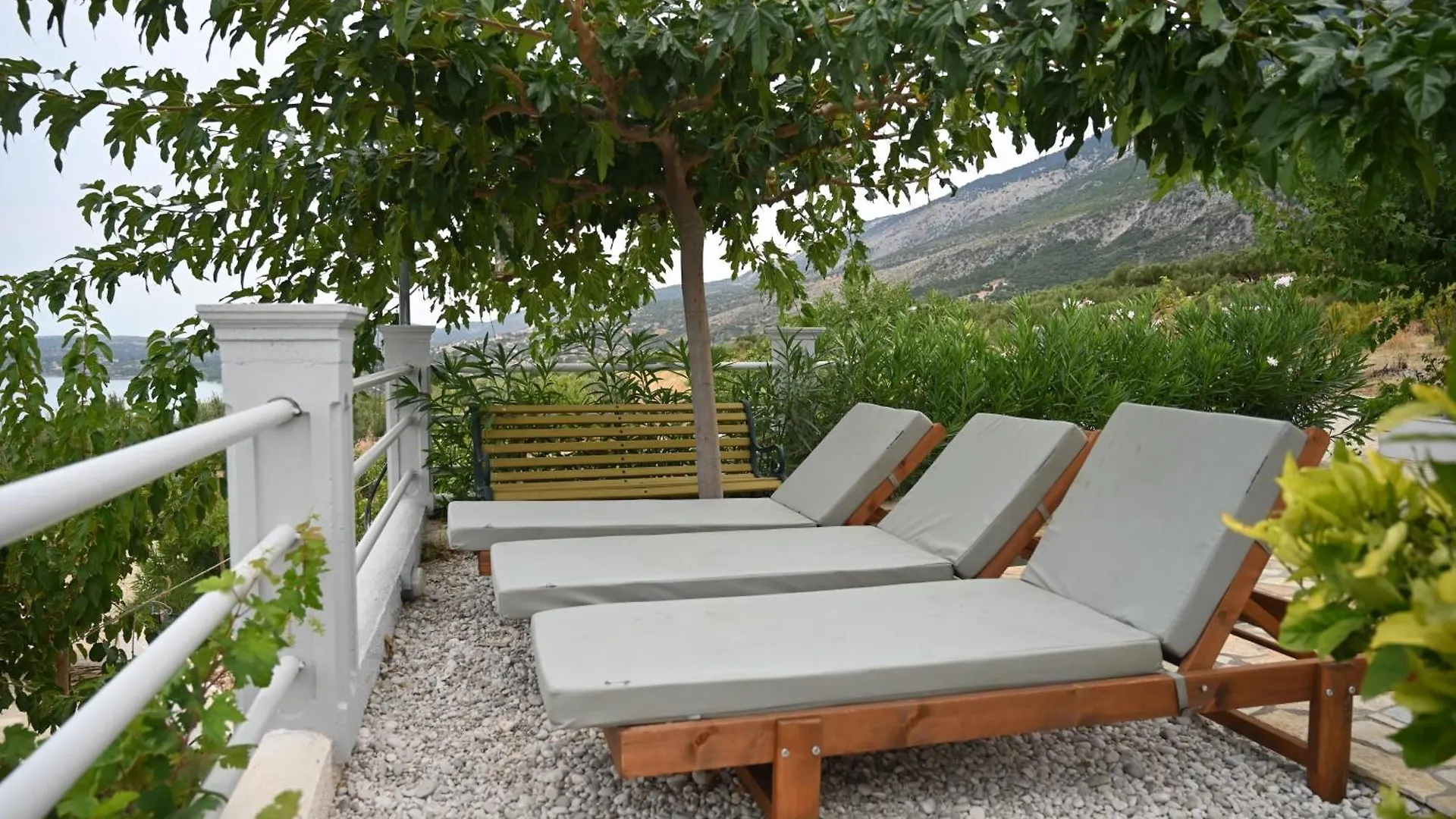 Liocharis Akro 1 Λουρδάτα Βίλα